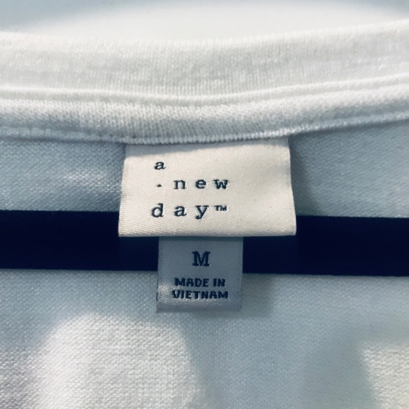 Women’s Ruffle Sleeve Top - Picture 3 of 4